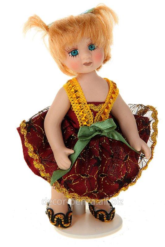 Кукла коллекционная  Малышка Кристина в бордовом платье  15 см 136087