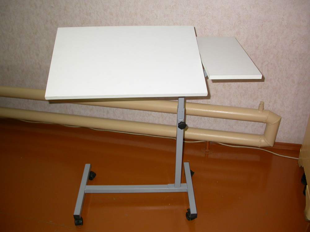 стол надкроватный подкатной с регулируемой столешницей
