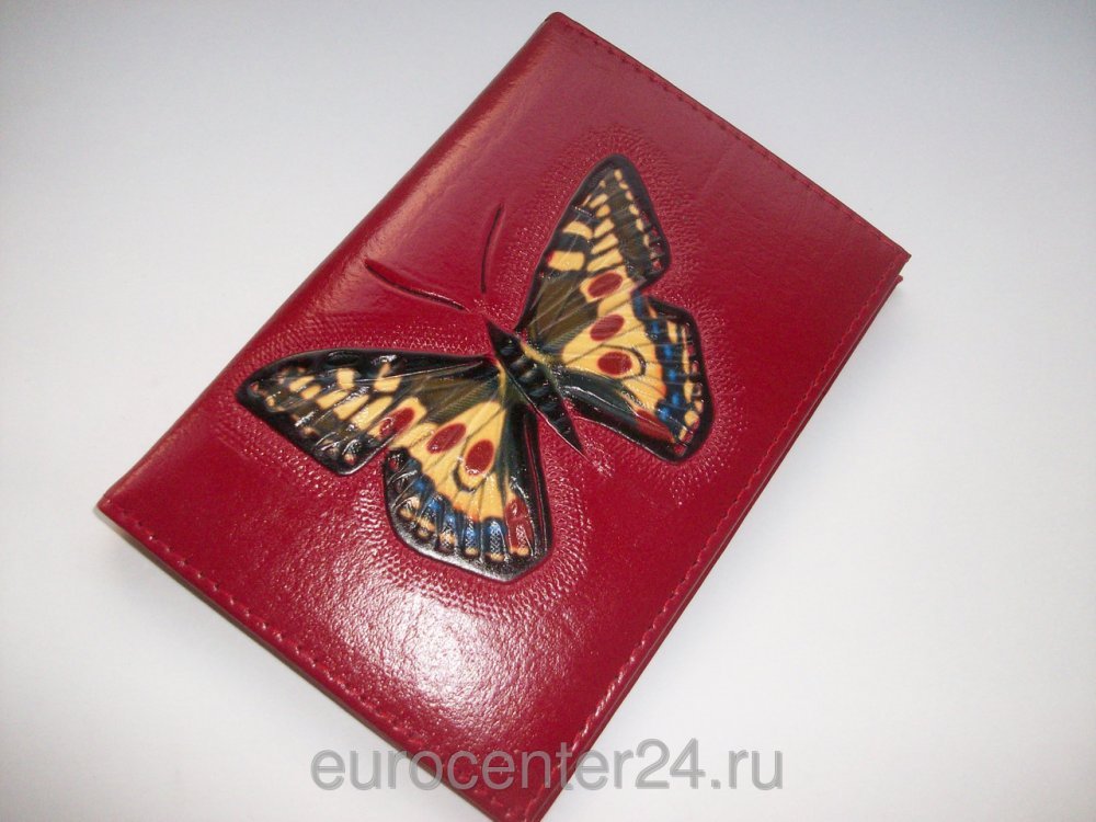 Красная обложка для паспорта с бабочками