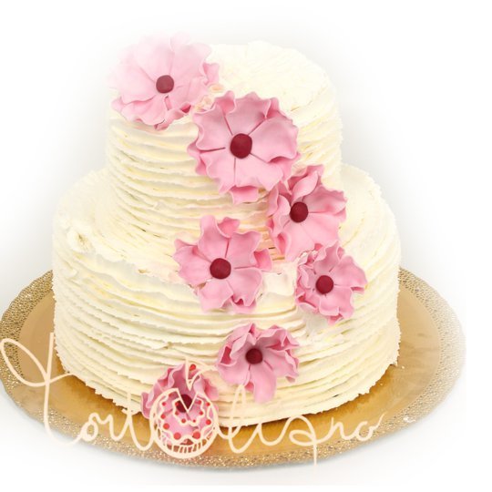 Праздничный торт с рюшами и цветами №275