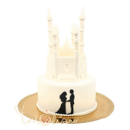 Свадебный торт замок с женихом и невестой №566