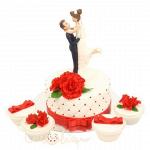 Свадебный торт невеста и жених с десертами №677
