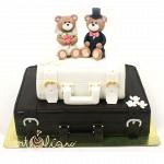 Свадебный торт с мишками на чемодане №84
