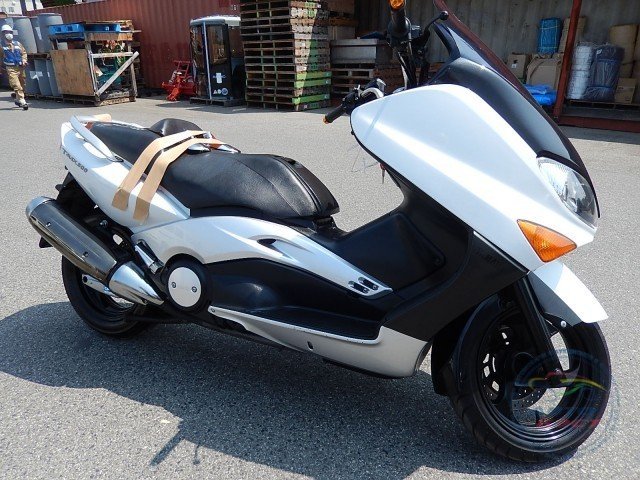 Мотоцикл  скутер No. B4939 Yamaha T-MAX