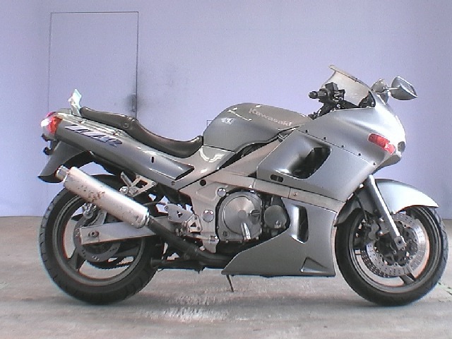 Мотоцикл Kawasaki ZZR400N