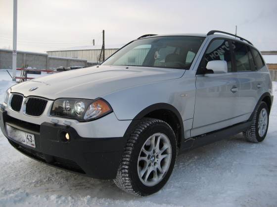 Автомобиль BMW X3 серебристый металлик