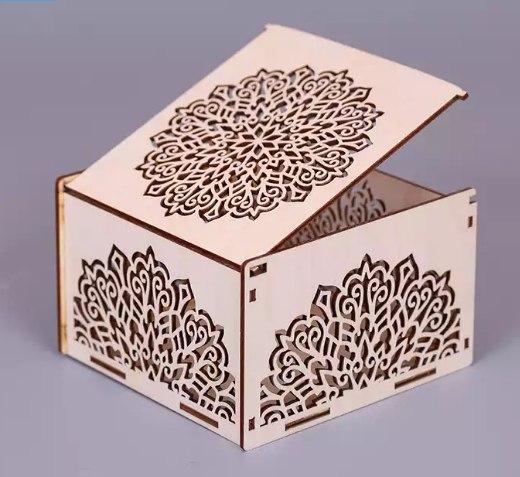 Коробка для сладостей из фанеры 130*130*75