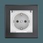 Встраиваемая розетка CADUCEUS ALING PRESTIGE с заземлением, без шторок, с крышкой, с пластиковым осн