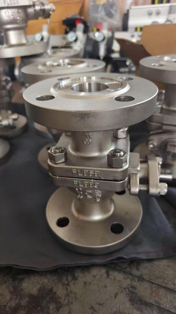 Кран шаровой двухсоставной фланцевый из нержавейки 321, 316Ti с рукояткой, Китай Кран шаровой двухсоставной фланцевый из нержавейки 321, 316Ti с рукояткой, Китай