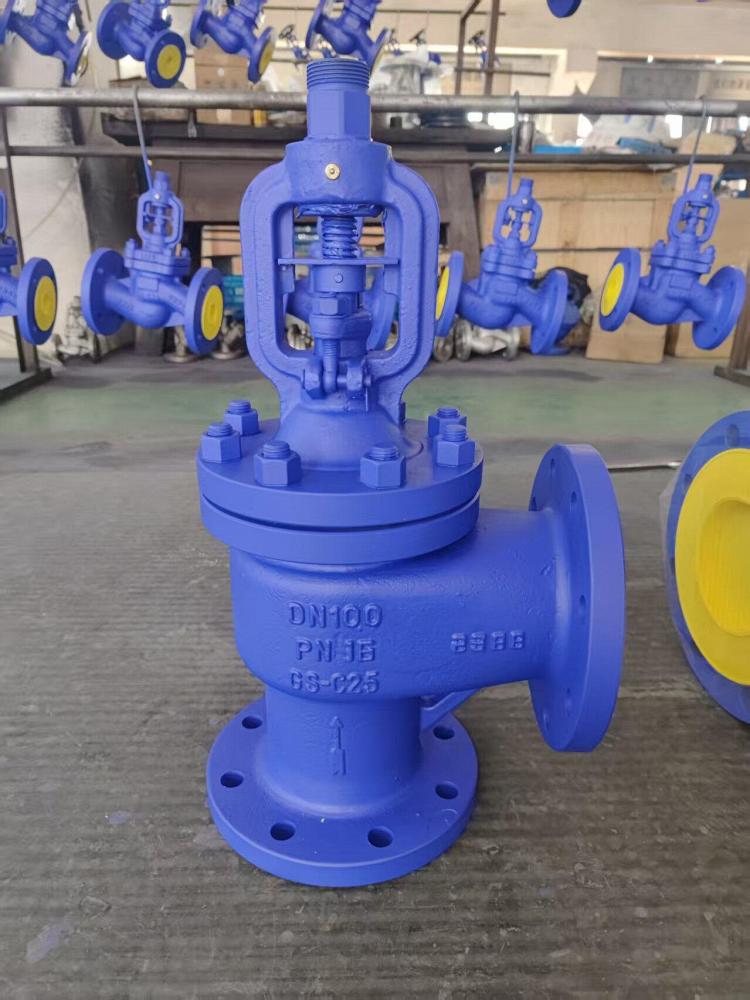 Клапан сильфонный запорный угловой стальной фланцевый Клапан сильфонный запорный угловой стальной фланцевый