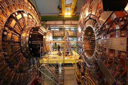 Модернизация Большого адронного коллайдера задержится на два года из-за проблем с финансированием