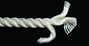 Веревка полиамидная ПА крученая 3-прядная диам. 3,1 мм на катушке 200 мм