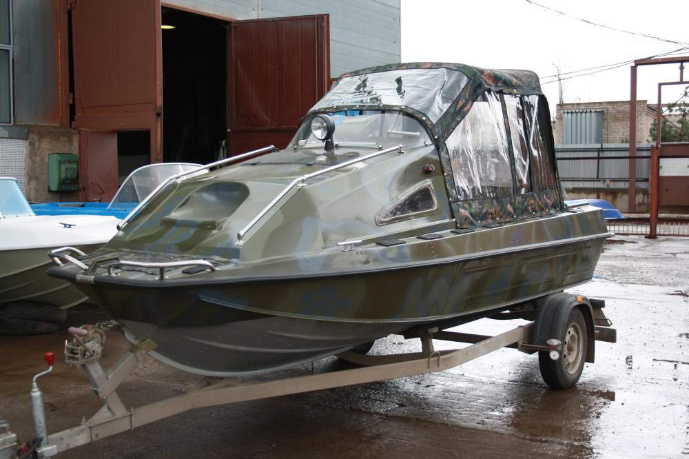 Моторная лодка Казанка 5м4 с каютой с мотором