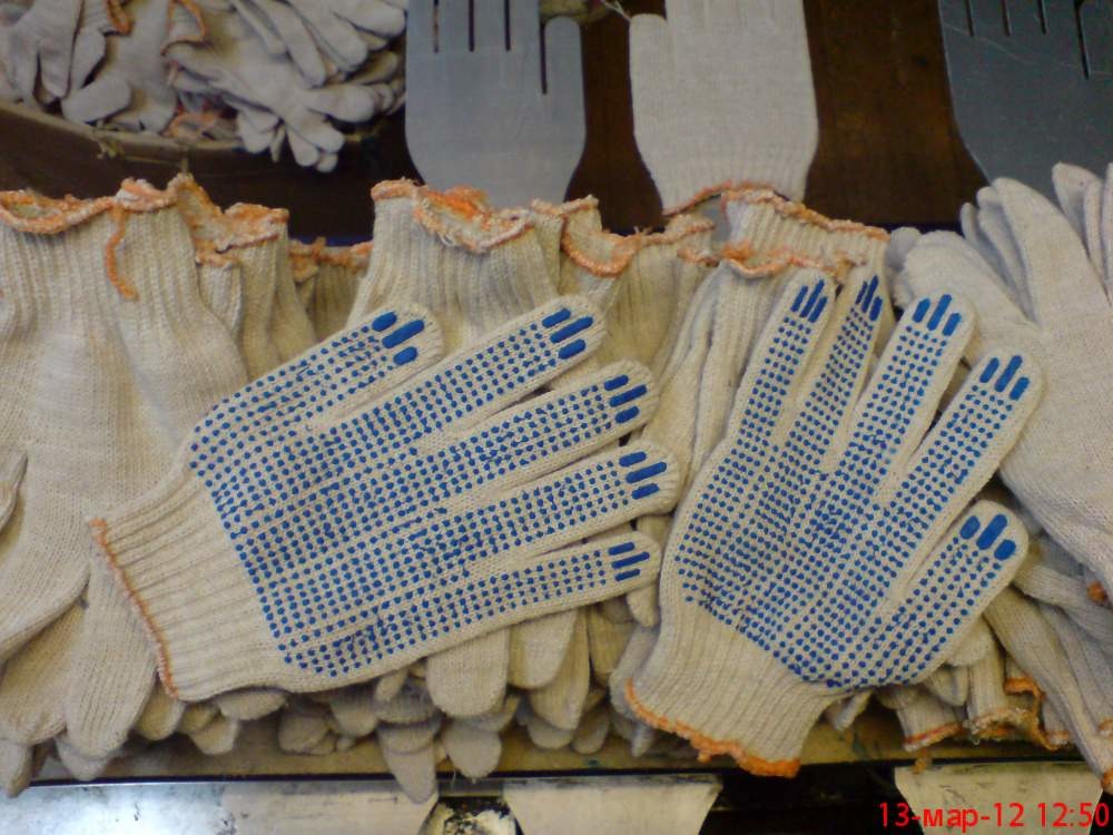 Перчатки рабочие с ПВХ-покрытием.