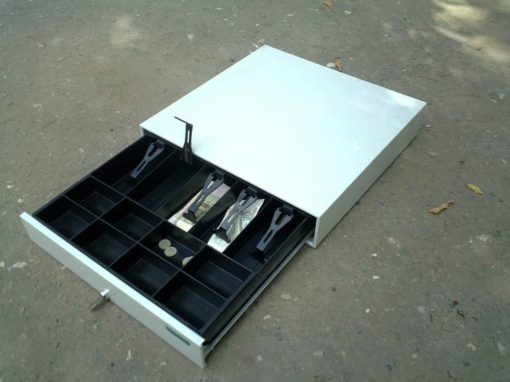 Денежный ящик М58 с прорезями для документов
