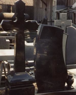 Памятники из Габбро-диабаза оптом