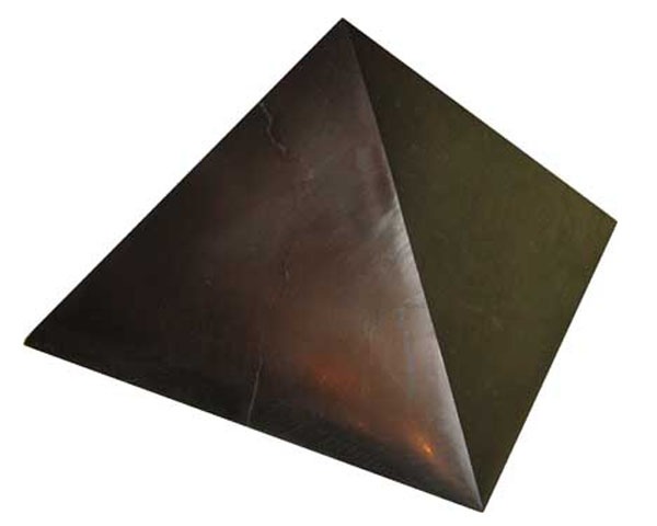 Пирамиды из шунгита полированные №5