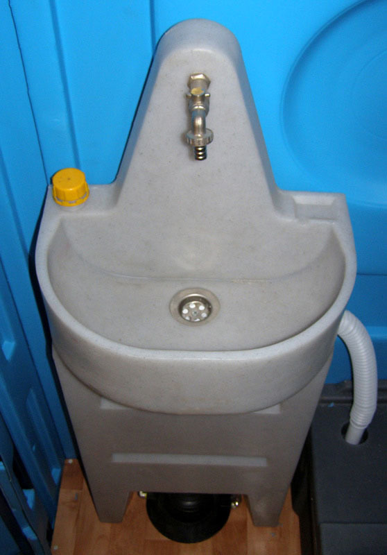 Умывальник пластиковый с помпой для туалетных кабин