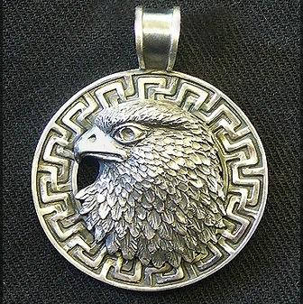 Медальон Сокол