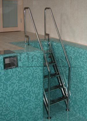 Лестницы в бассейн