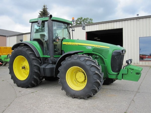 Трактор John Deere 8420