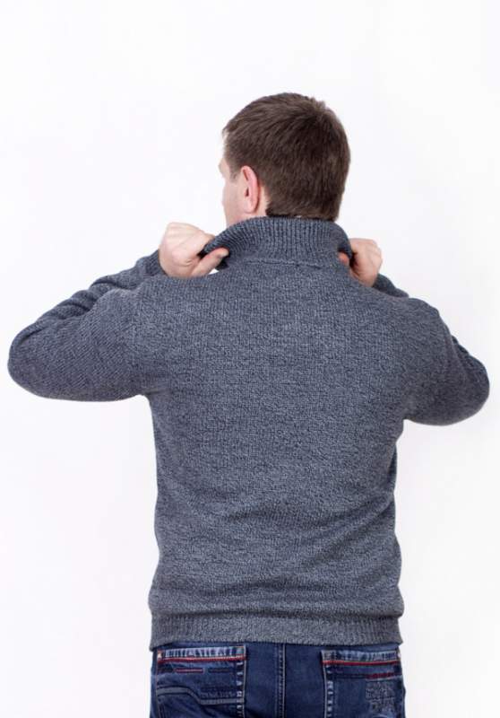 Мужской теплый однотонный свитер на трех пуговицах, 650 руб