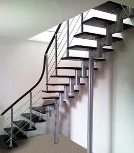 Лестница г-образная с забежными и угловой ступенями