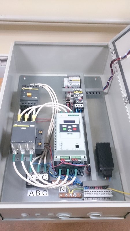 Шкаф управления СМД-110А с устройством плавного пуска