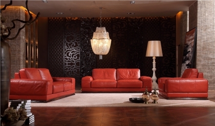 Роскошную мебель Vottari Sassari. Комплект: трехместный диван и два кресла из красной мягкой кожи.