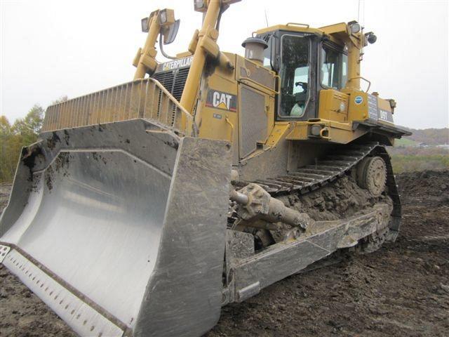 Тяжелый бульдозер Caterpillar D9T