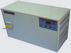 Однофазные и трёхфазные электронные стабилизаторы   напряжения  симисторного типа,  мощностью до 60 кВт, диапазон рабочих температур окружающей среды — от -40С до +50С, с широким входным диапазоном 130-270 В, с  микропроцессорным управлением