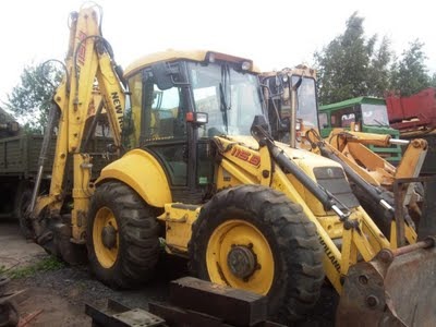 Экскаватор-погрузчик New Holland B-115