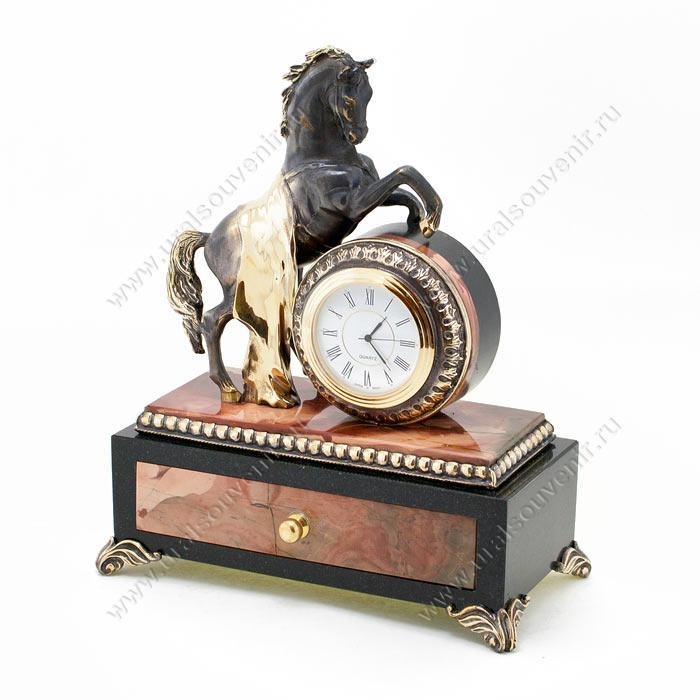 Часы со шкатулкой Конь с попоной яшма