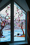 Окно клиновидное с витражом Цветение сакуры