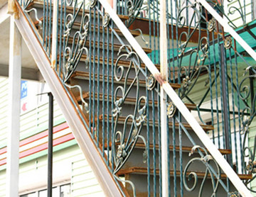 Лестницы и ограждения лестничные, балконные парапетные