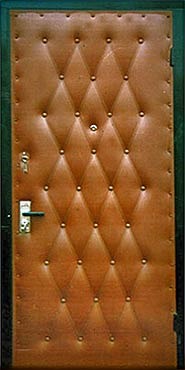 Двери стальные с отделкой из искусственной кожи