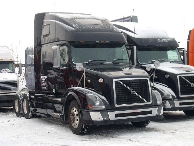 Американский седельный тягач Volvo VNL64T670