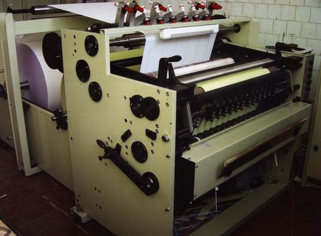 Машина для производства кассовых лент и факсовой бумаги УРМ - 900А.