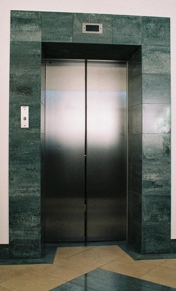 Лифты лестничные