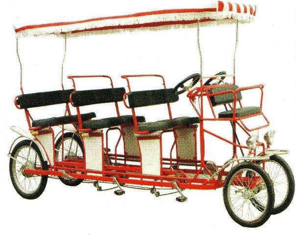 Рикша, перевозящий седоков и грузы на велосипеде, соединенном с двухколесной коляской. ответ