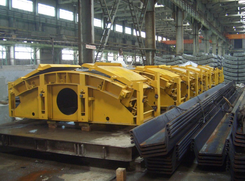 Формы для производства железо-бетонных секций тоннельного кольца