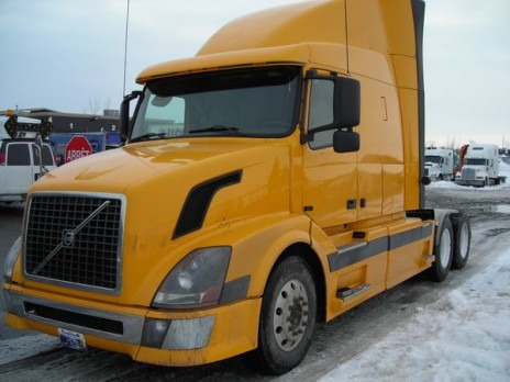 Тягач VOLVO VNL64T630