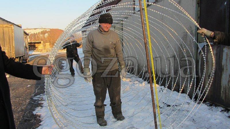 Егоза Супер, АКЛ, забор из колючей проволоки