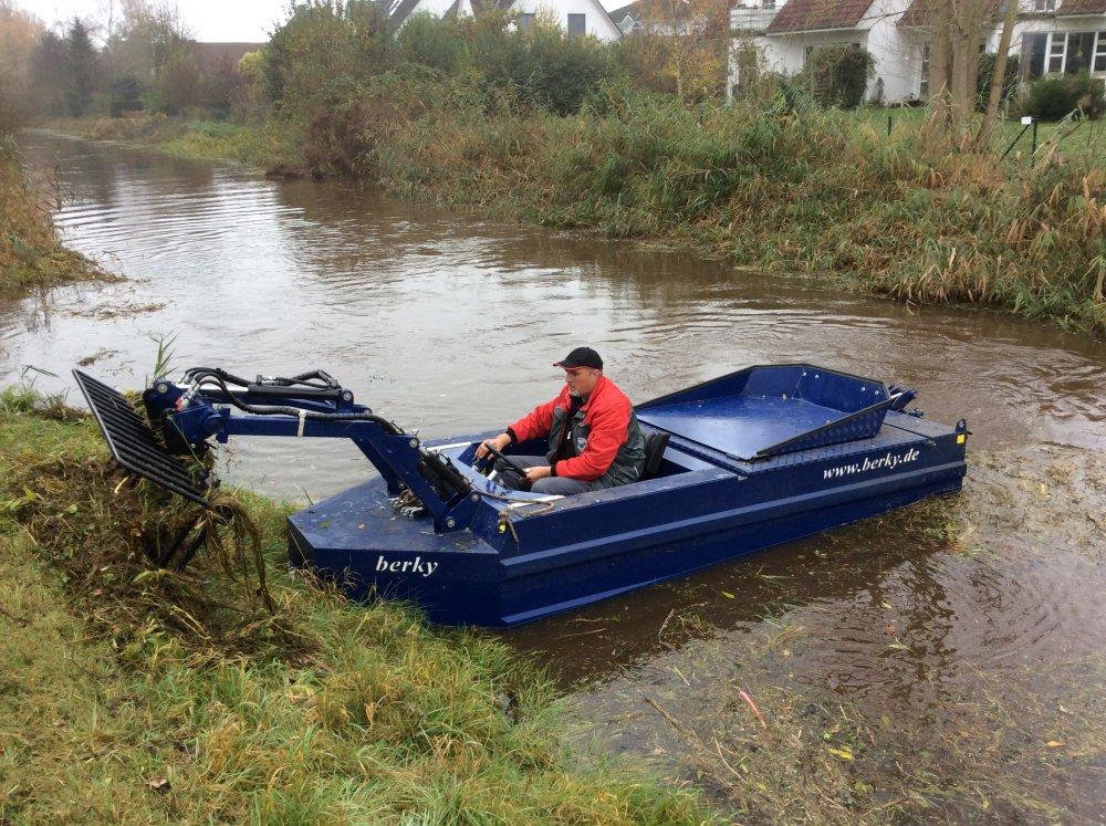 Камышекосилка тип 6310 / MOWING BOAT TYPE 6310