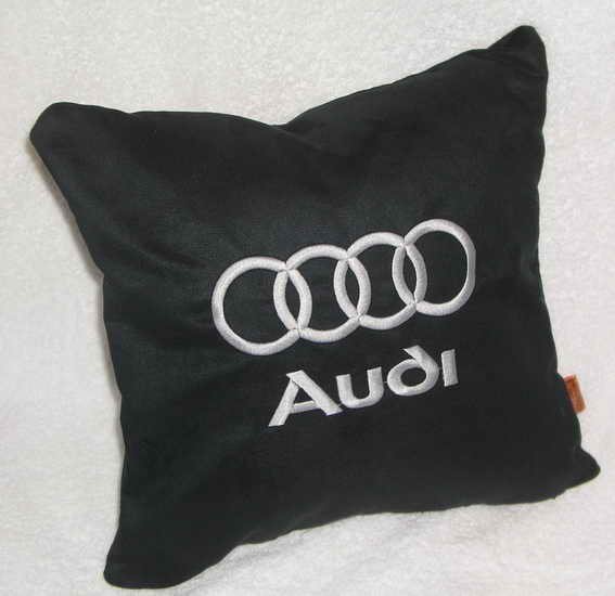Автомобильная подушка AUDI черная