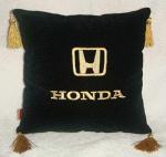 Автомобильная подушка Honda черная с кистями