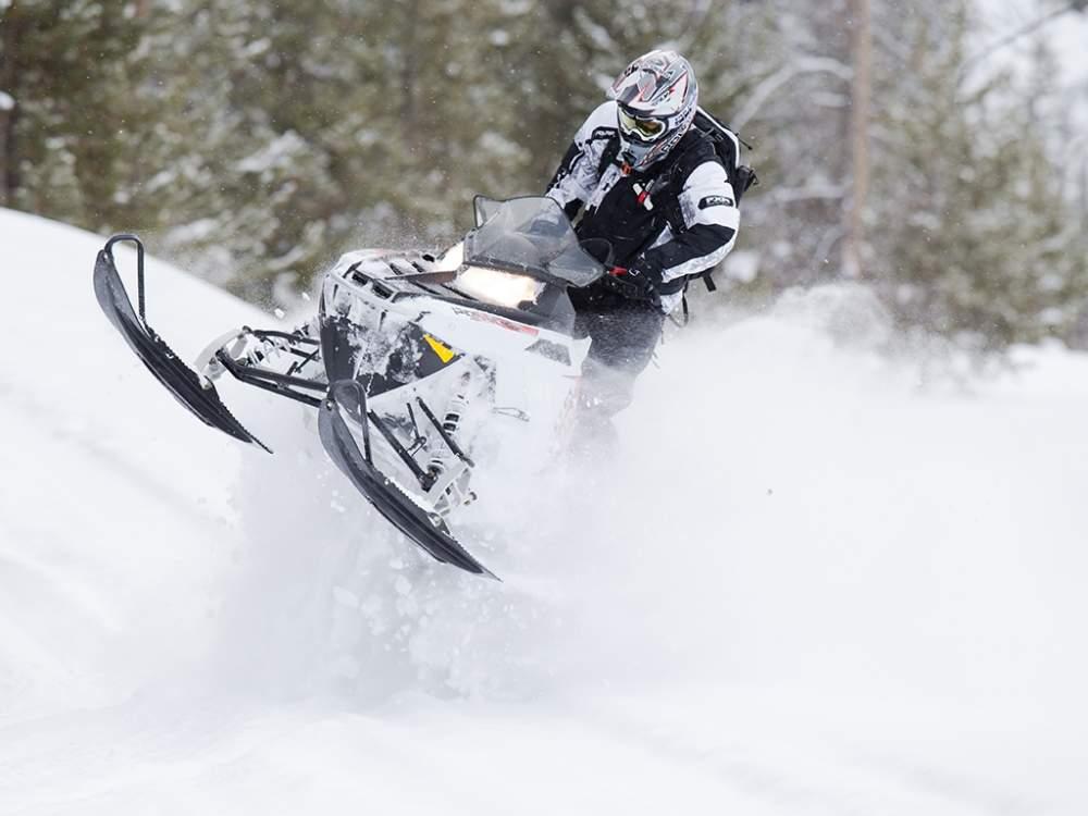 Polaris white. Поларис РМК 800 Ltd. Полярис горный 2014. Снегоход Поларис 2014 года. Polaris Pro RMK 800. 2014 Модельный год. На приборке где пробег?.