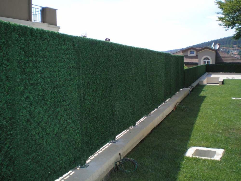 Забор декоративный с эффектом живой изгороди.
