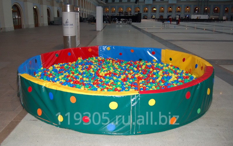 Сухой бассейн  круглый внутри пластиковые шарики, в которых можно  купаться