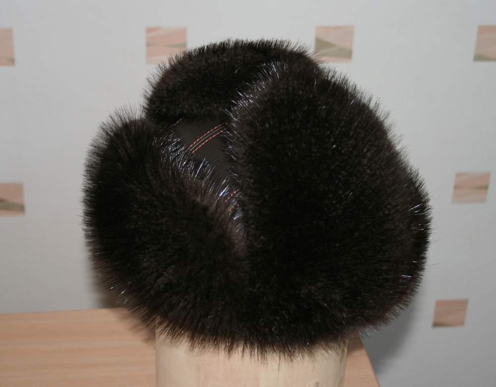 Шапка — ушанка из меха бобра с натуральной кожей. Зимний мужской головной убор.